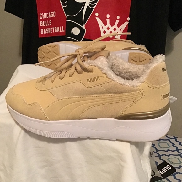 🔥Puma, NWOT, women’s size 8.5, super lightweight , two-tone suede , - Picture 1 of 2